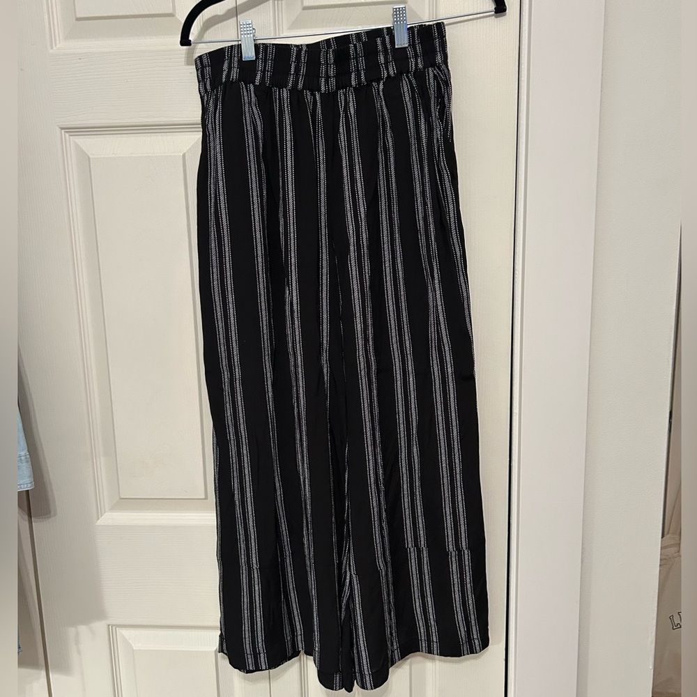 Silence + Noise Black and White Patterned Cropped Flowy Pants